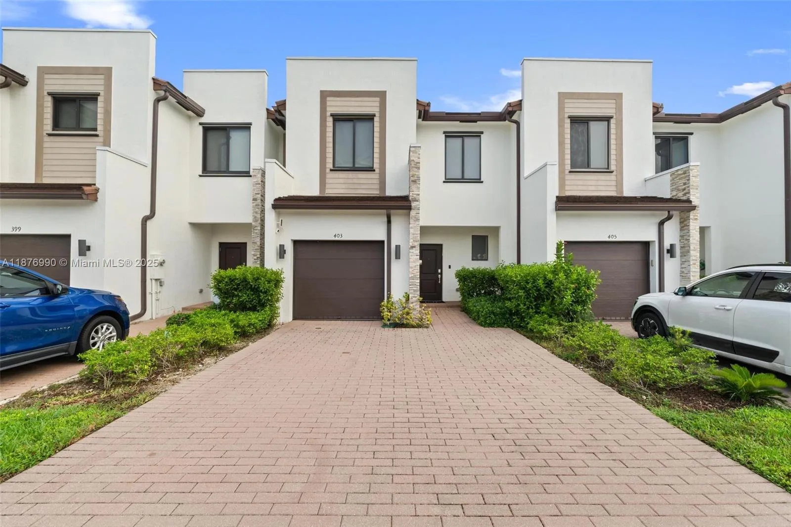 3 bedroom 2 bath for sale at 403 NE 212th St, Miami FL 33179