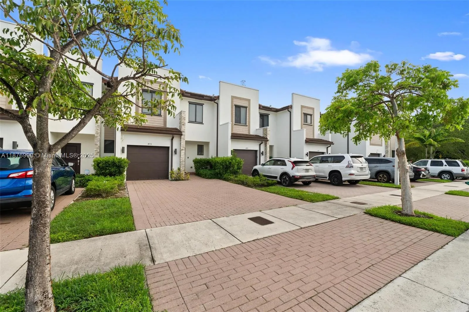 403 NE 212th St, Miami FL 33179