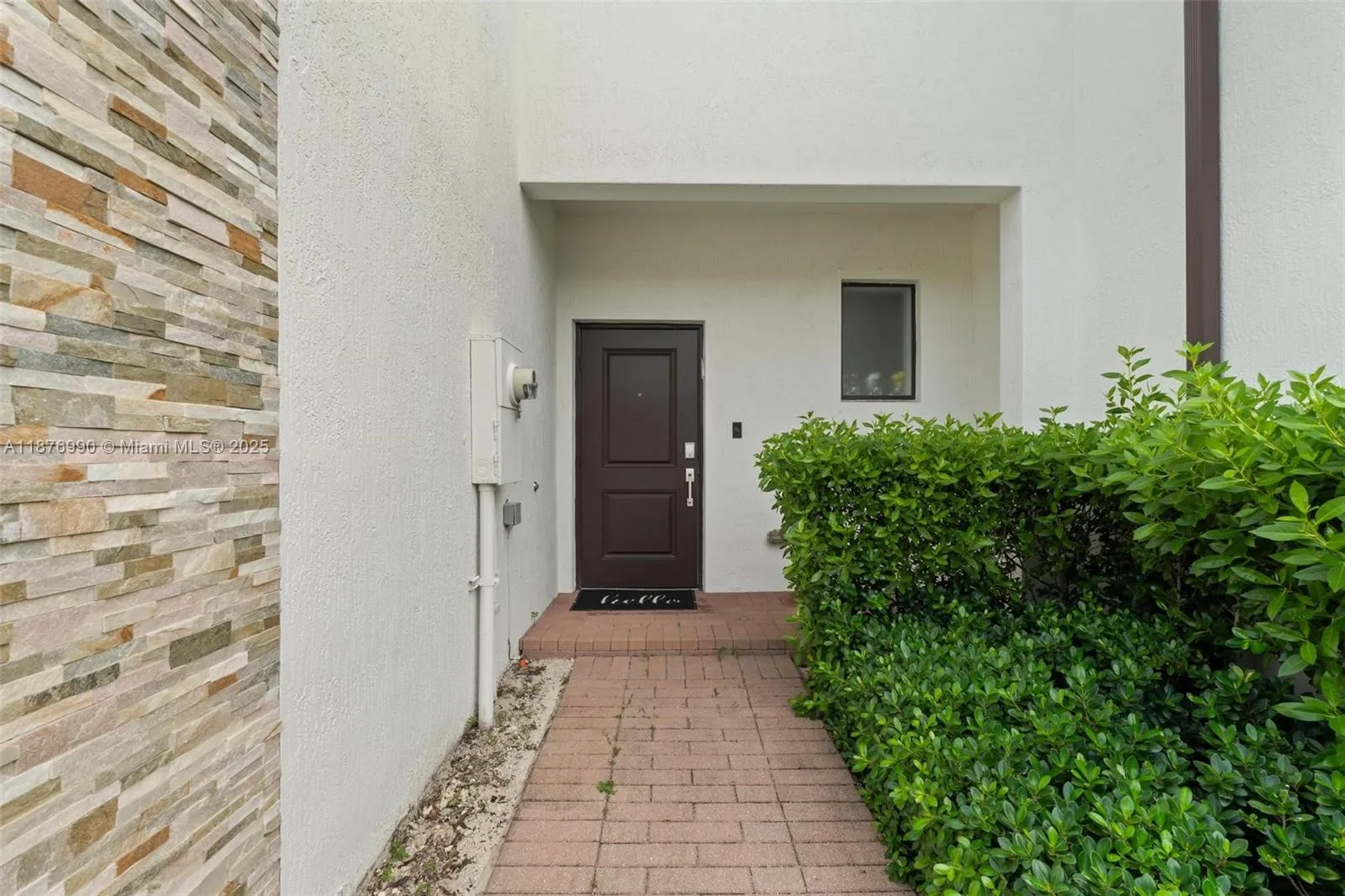 403 NE 212th St, Miami FL 33179