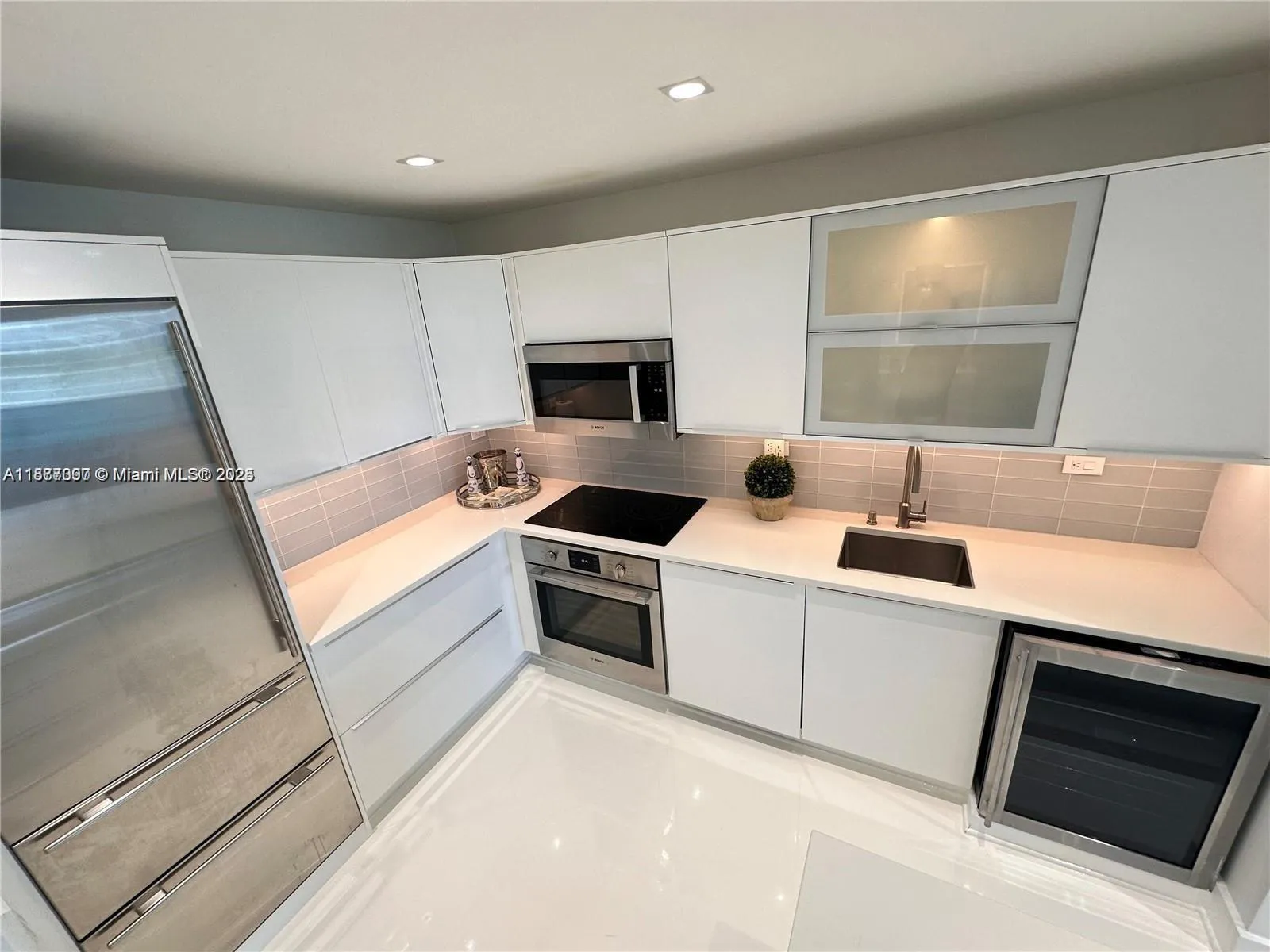 2301 Collins Ave # 611, Miami Beach FL 33139