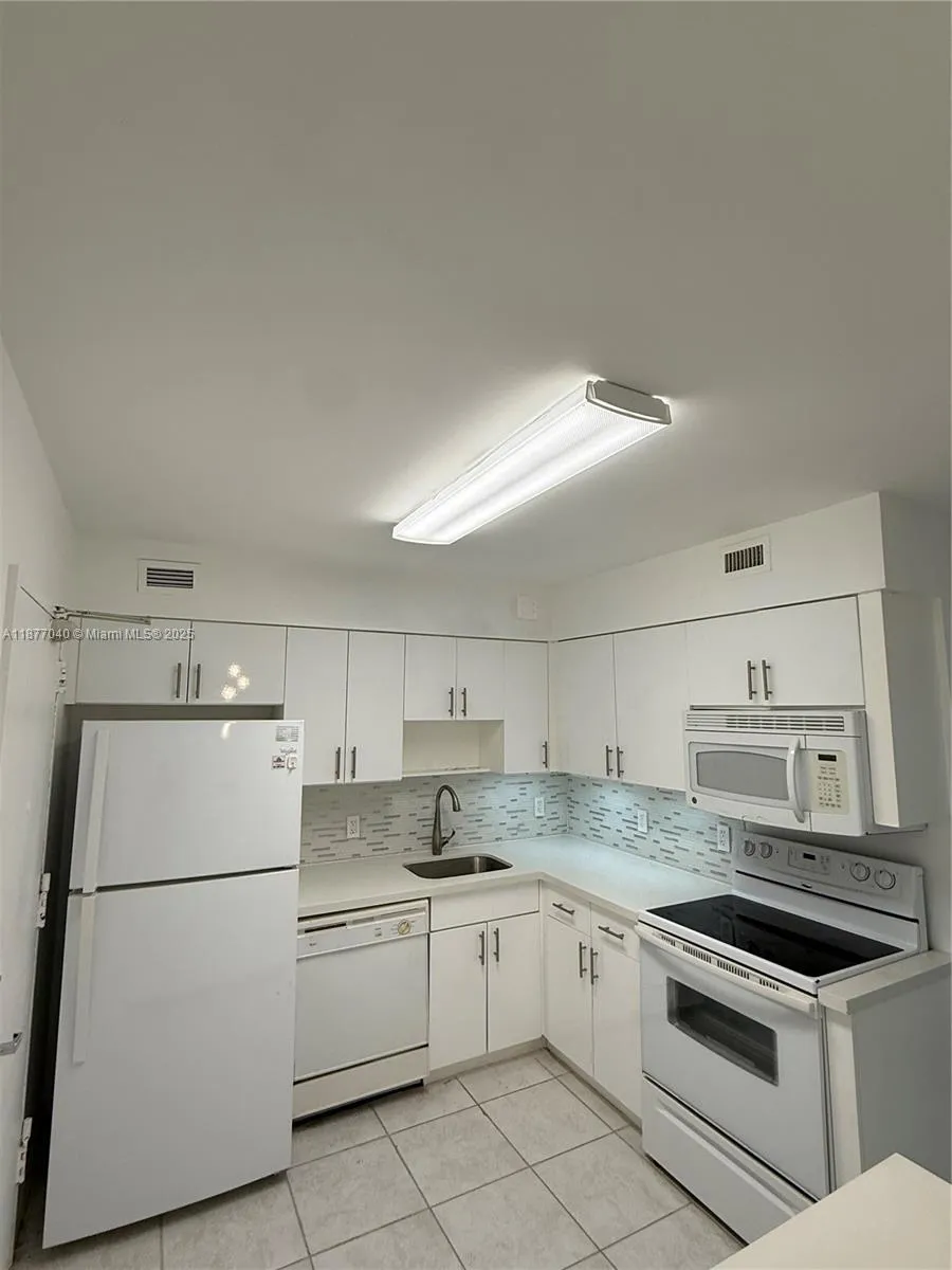 5161 Collins Ave # 511, Miami Beach FL 33140