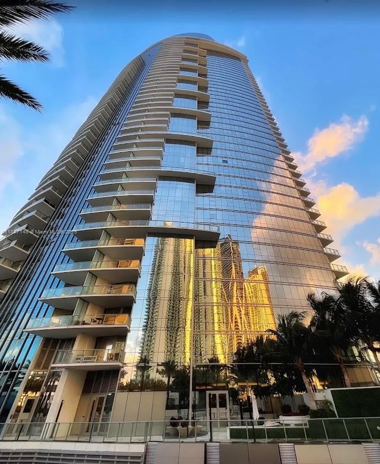1 bath for sale at 851 NE 1st Ave # 302, Miami FL 33132