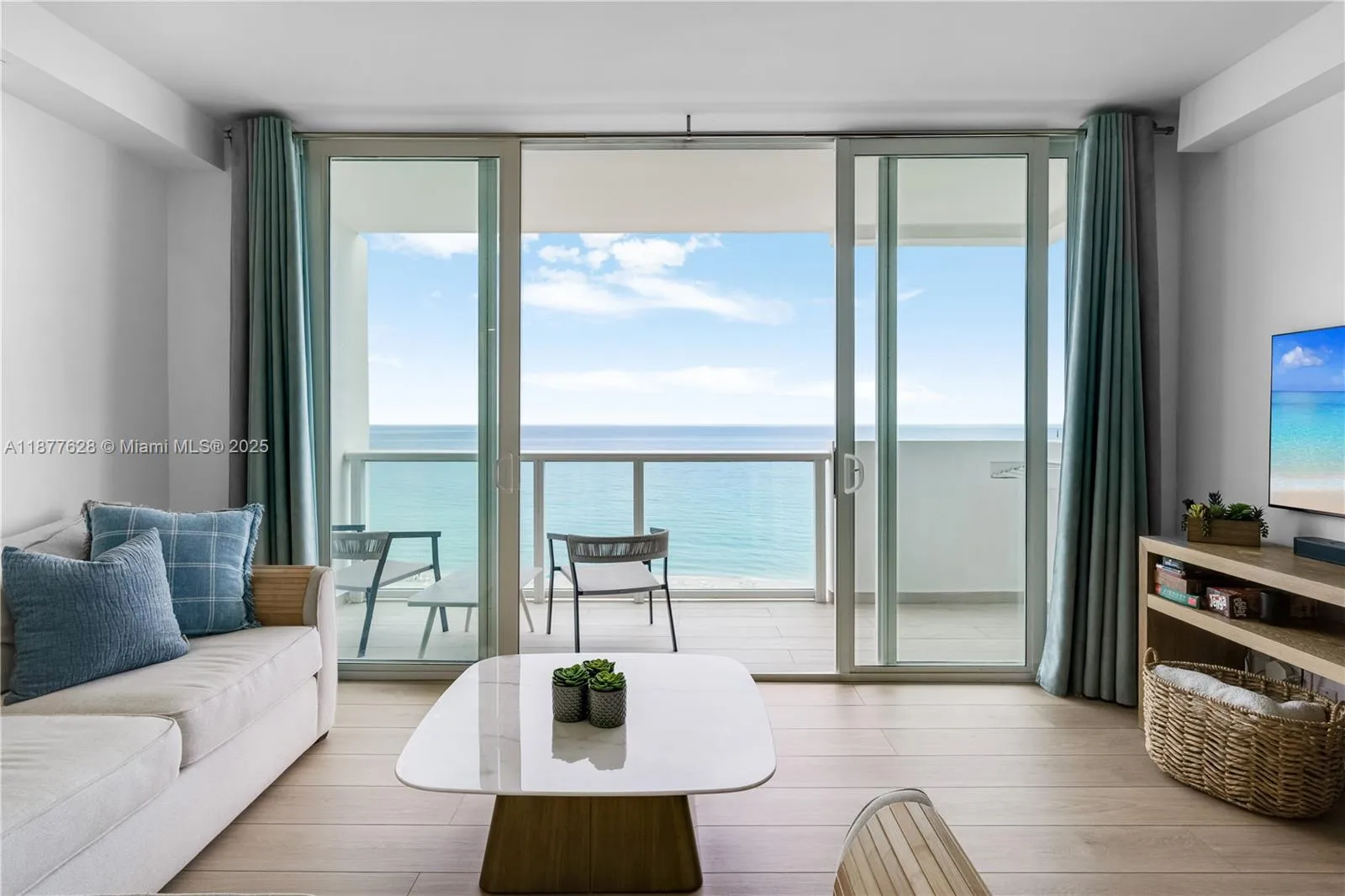 1 bedroom 1 bath for sale at 5601 Collins Ave # 1011, Miami Beach FL 33140