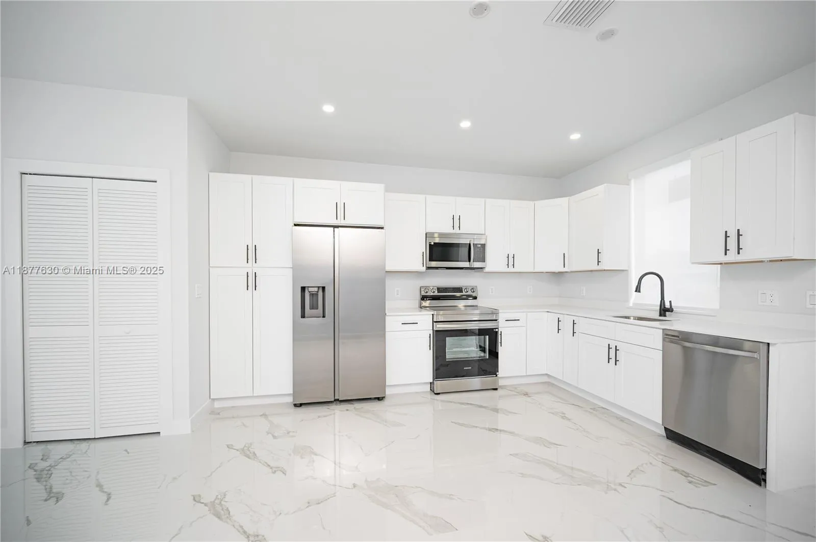 3 bedroom 3 bath for sale at 238NW 2nd St # 5, Florida City FL 33034