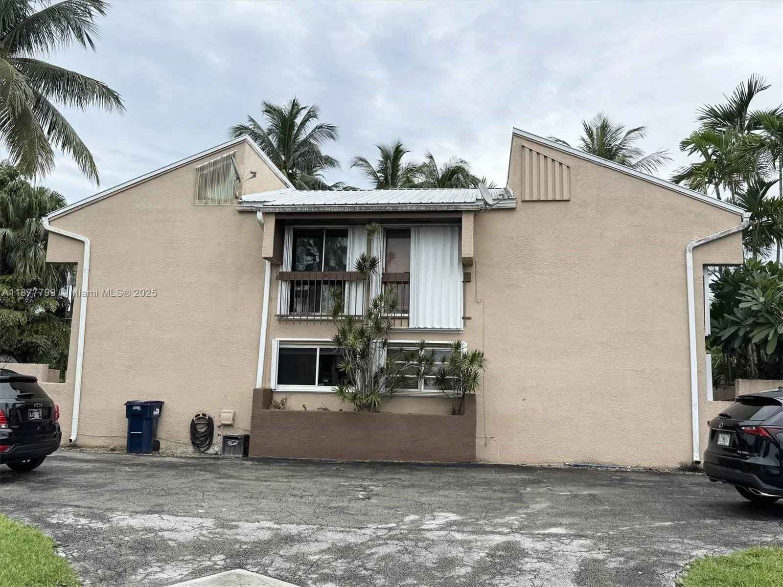 2 bedroom 1 bath for sale at 9030 SW 159th Ter # D, Palmetto Bay FL 33157