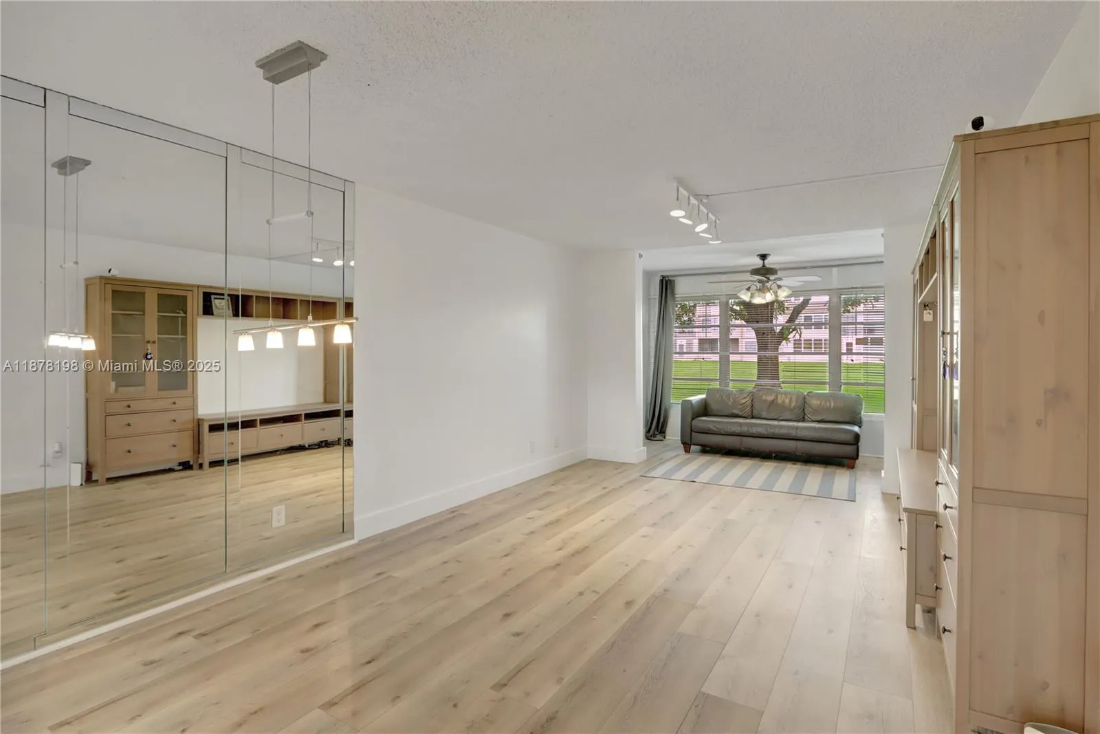 1 bedroom 1 bath for sale at 9041 Sunrise Lakes Blvd # 106, Sunrise FL 33322