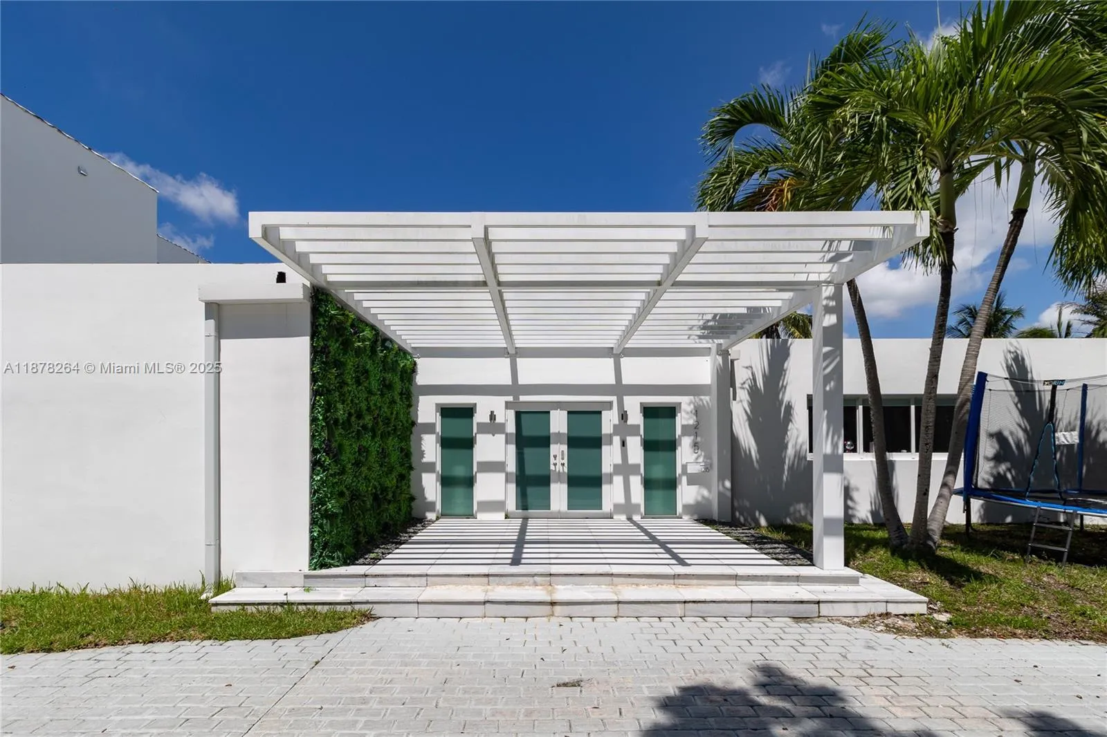 1215 N Biscayne Point Rd, Miami Beach FL 33141