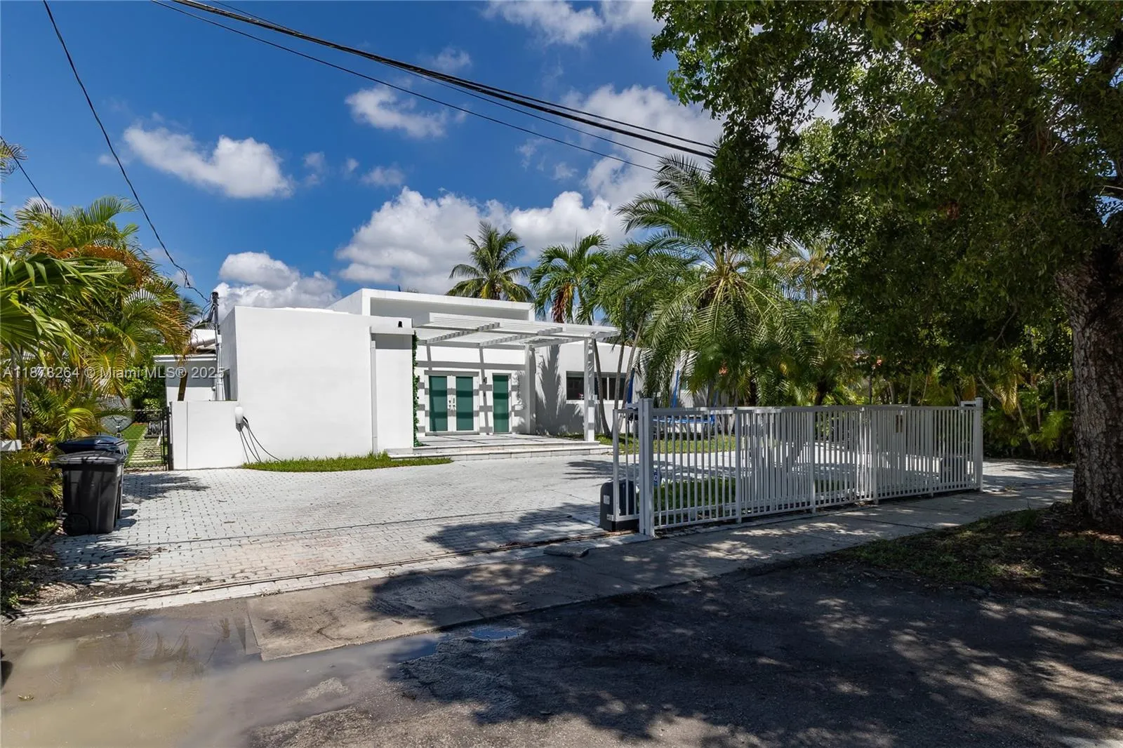 1215 N Biscayne Point Rd, Miami Beach FL 33141