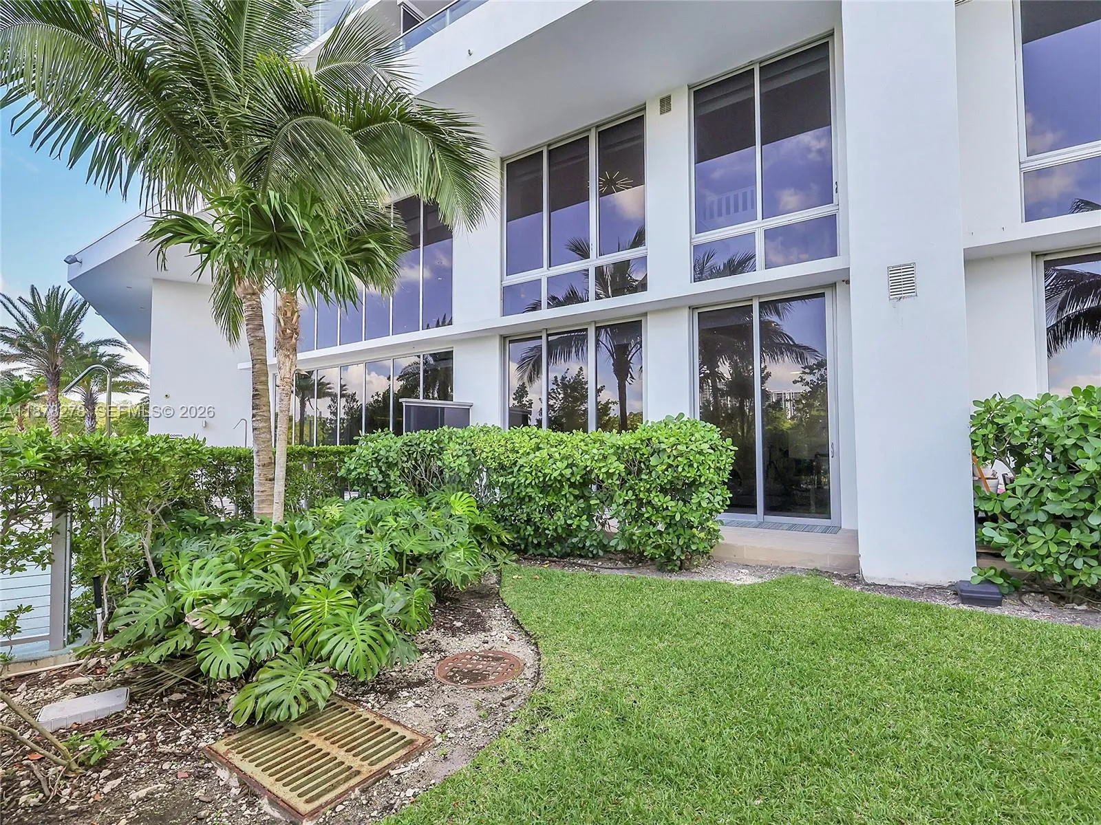 16385 Biscayne Blvd # 105, North Miami Beach FL 33160