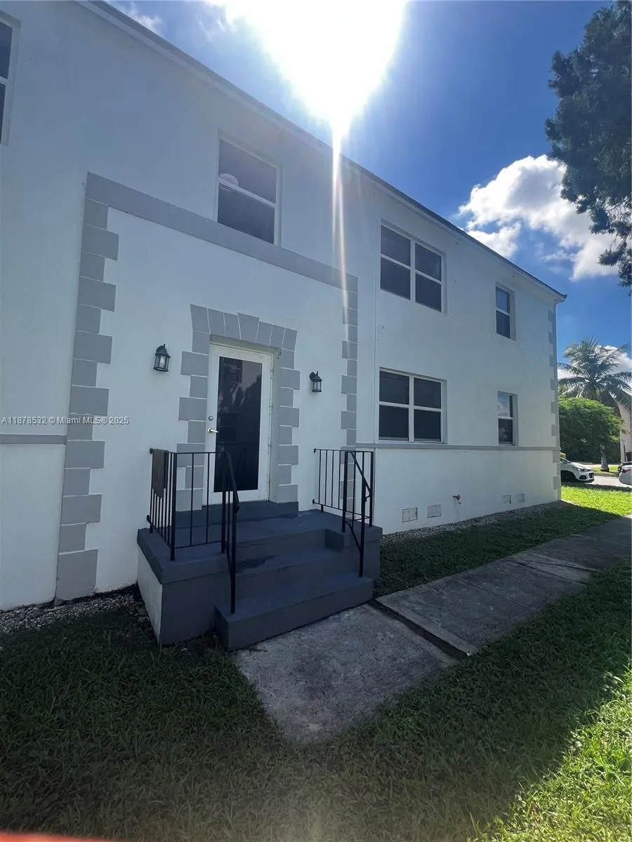 2 bedroom 1 bath for rent at 11 Sidonia # 1, Coral Gables FL 33134