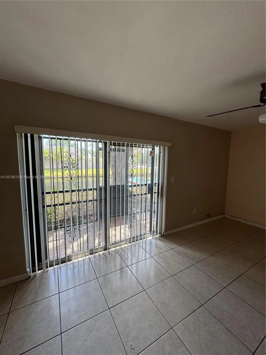 10353 N Kendall Dr, Miami FL 33176