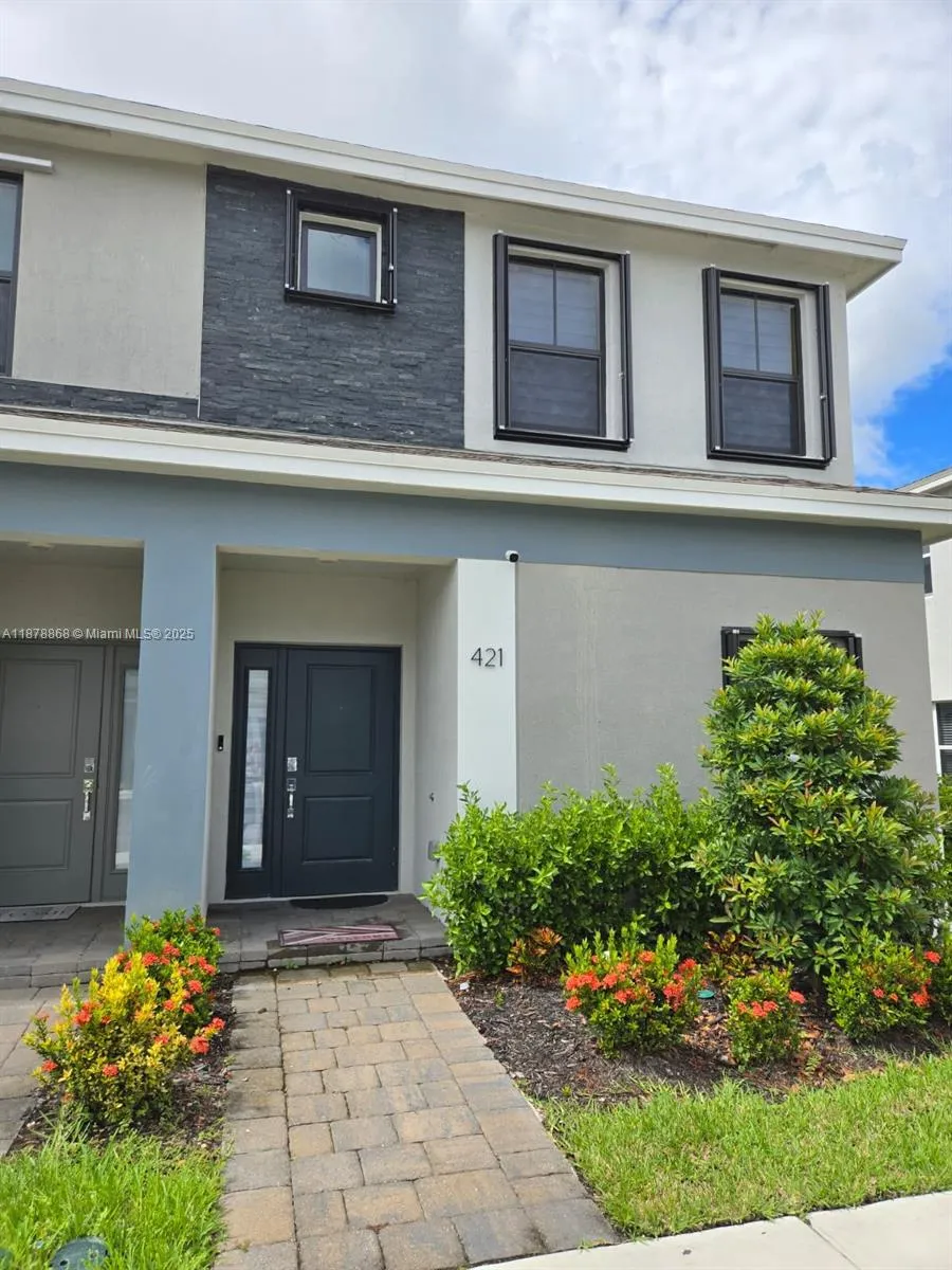 3 bedroom 2 bath for sale at 421 NE 1st Dr, Florida City FL 33034