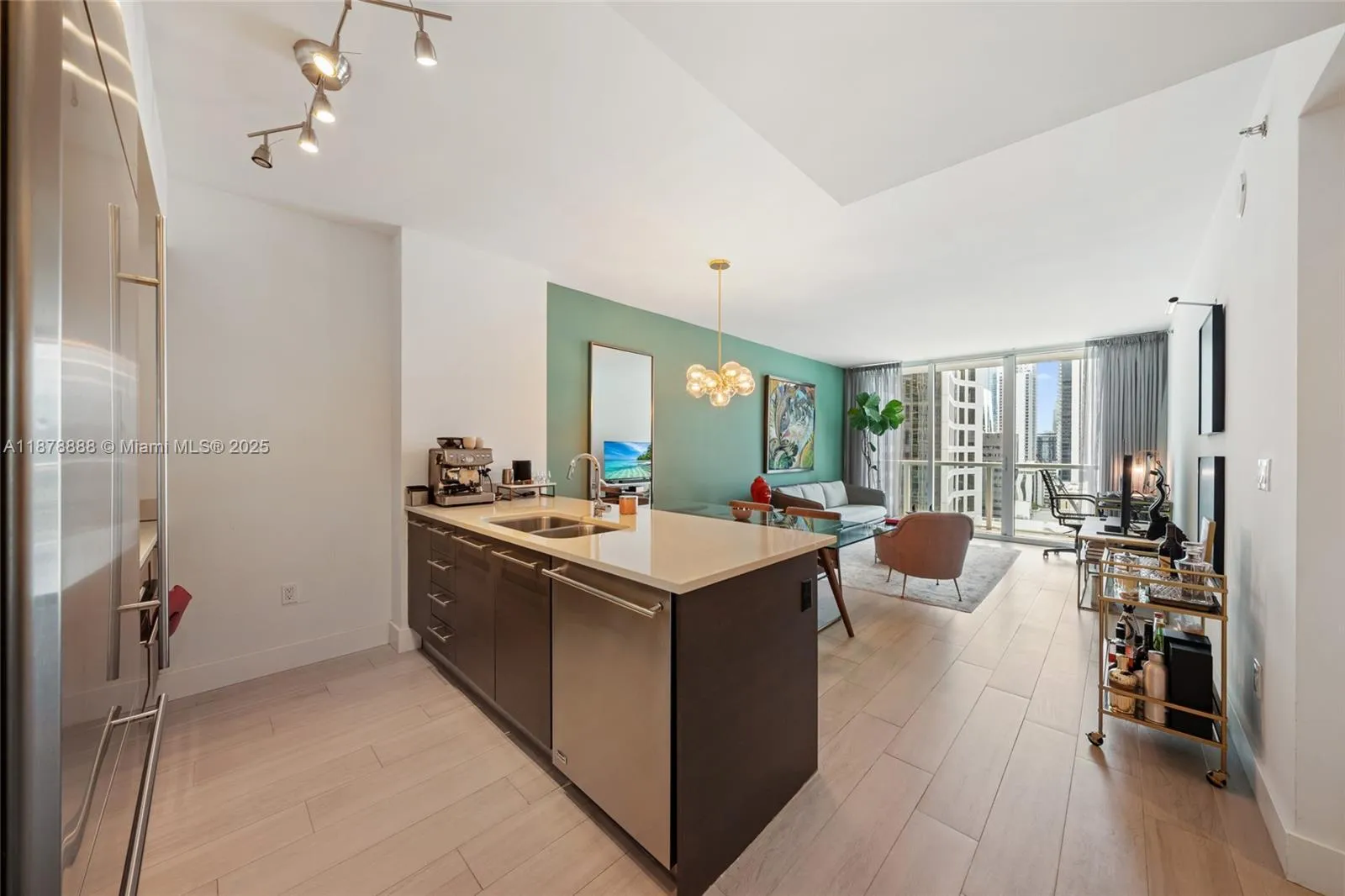 1 bedroom 1 bath for sale at 55 SE 6th St # 1908, Miami FL 33131
