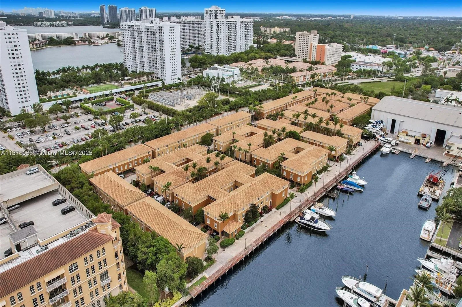3 bedroom 2 bath for sale at 2965 NE 185th St # 1513, Aventura FL 33180