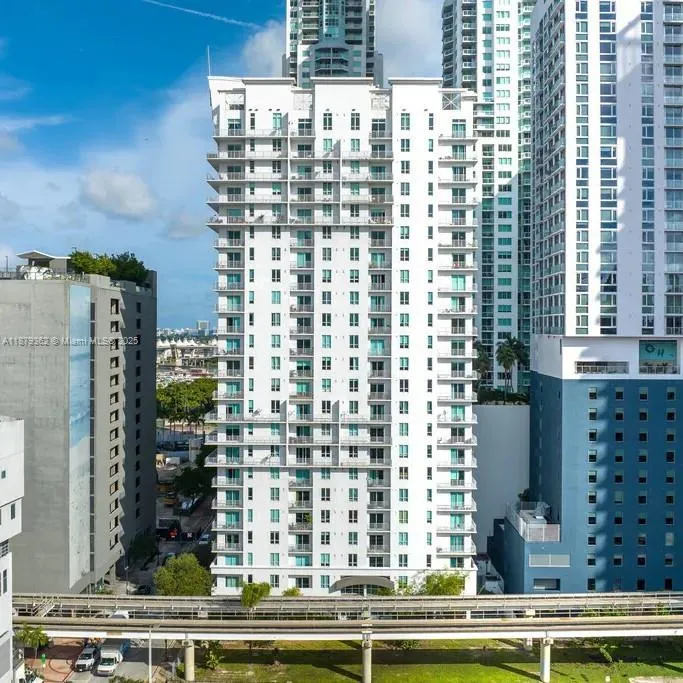 1 bedroom 1 bath for sale at 234 NE 3rd St # 1805, Miami FL 33132