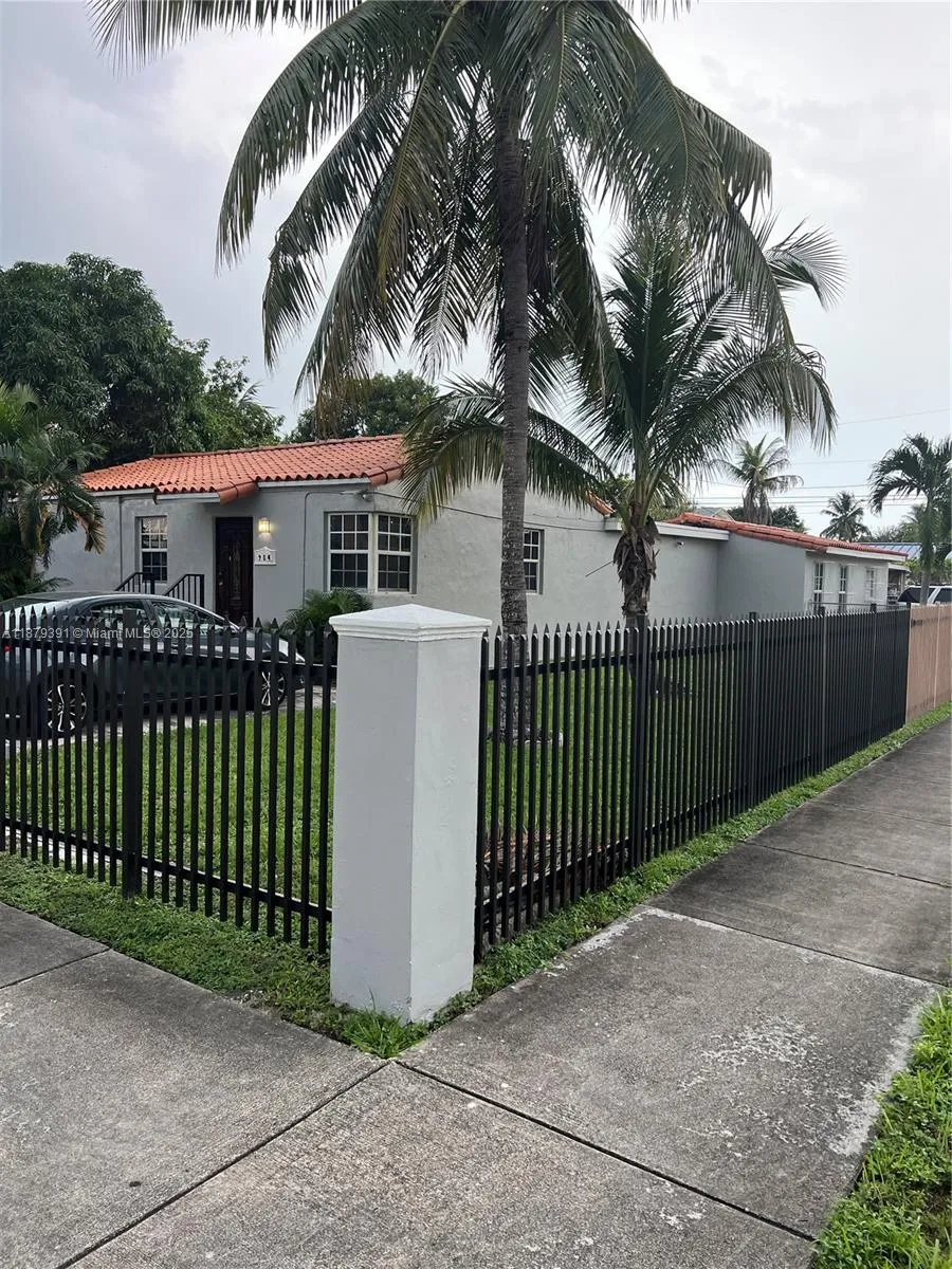 4 bedroom 2 bath for sale at 904 E 24th St, Hialeah FL 33013