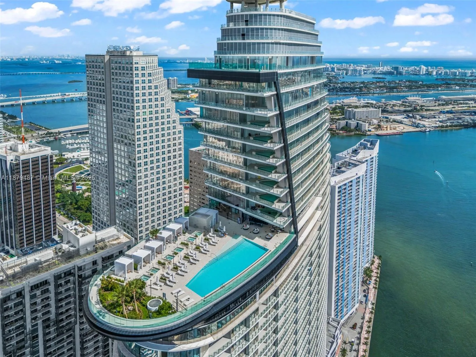 2 bedroom 2 bath for sale at 300 Biscayne Blvd Way # 2409, Miami FL 33131
