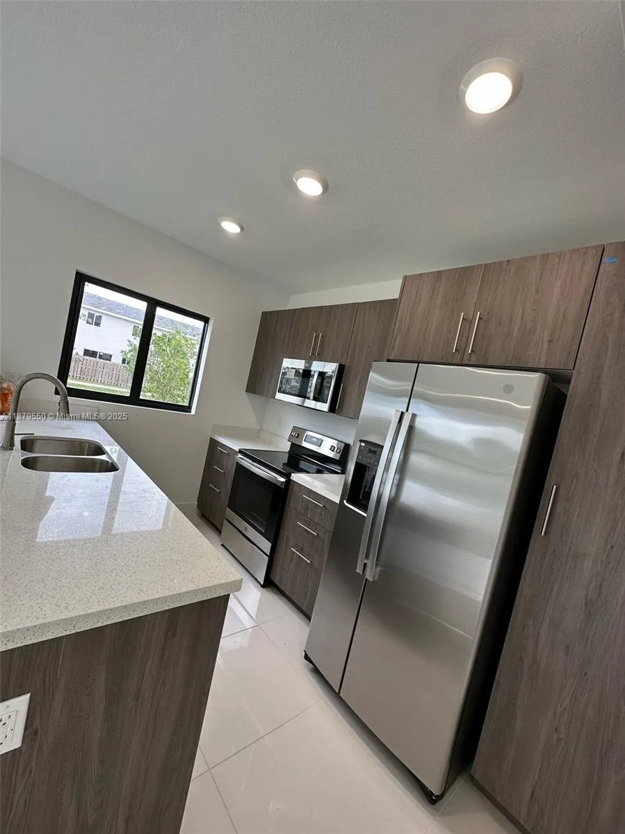 1184 NW 3rd St, Florida City FL 33034