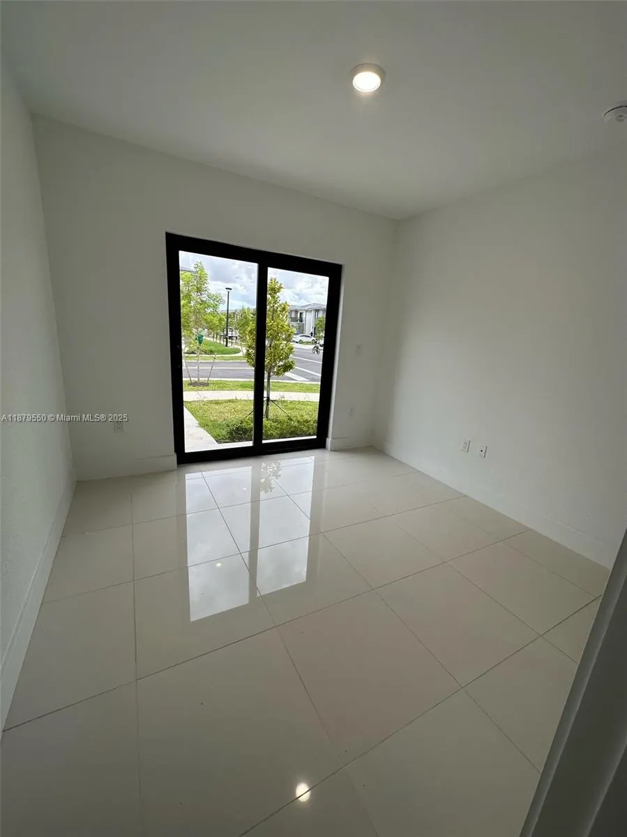 1184 NW 3rd St, Florida City FL 33034