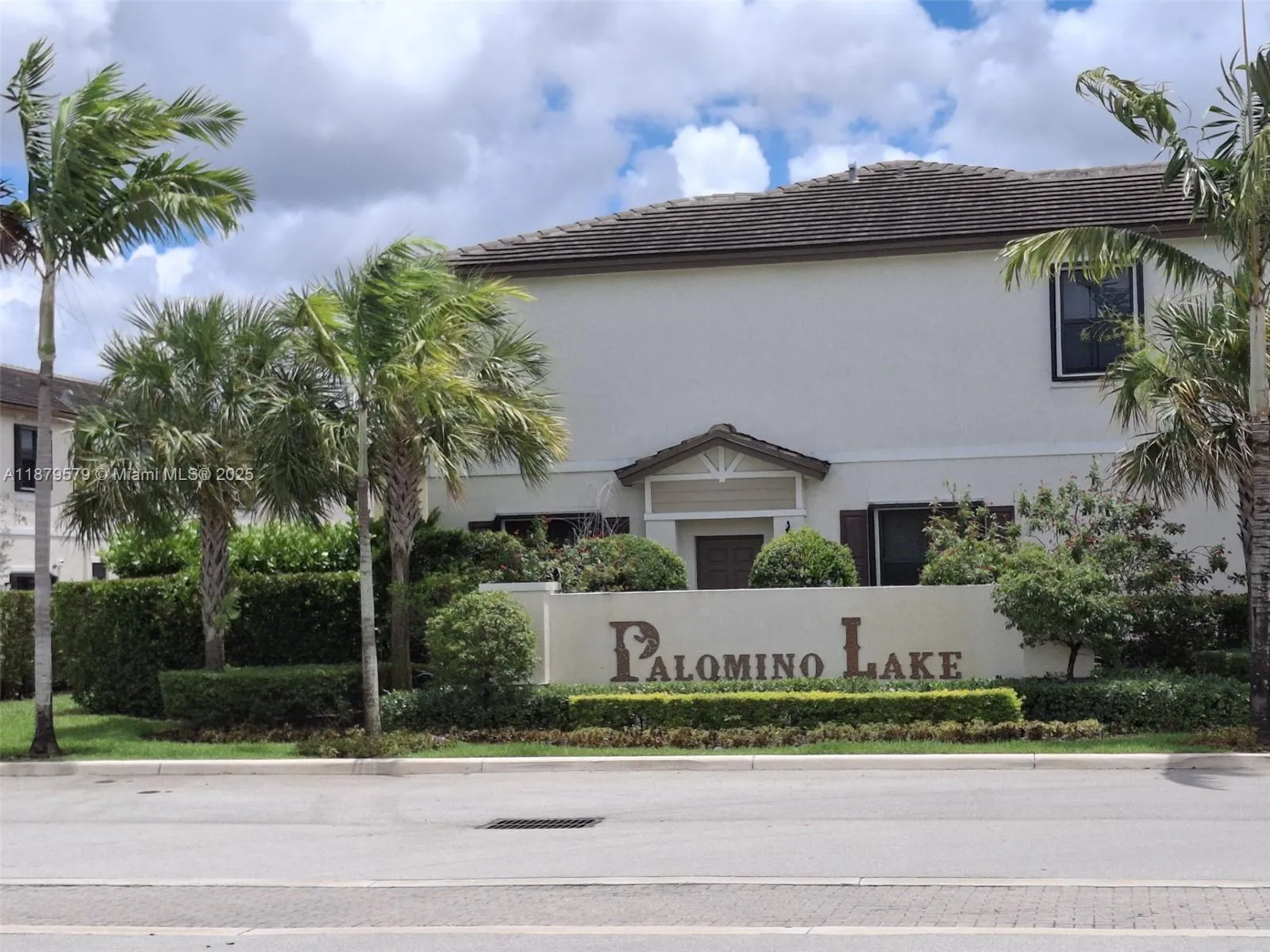3 bedroom 2 bath Residential for sale at 5990 Mustang Mnr # 5990, Davie FL 33314