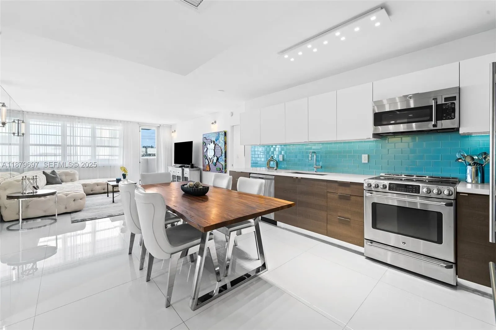 100 Lincoln Rd, Miami Beach FL 33139