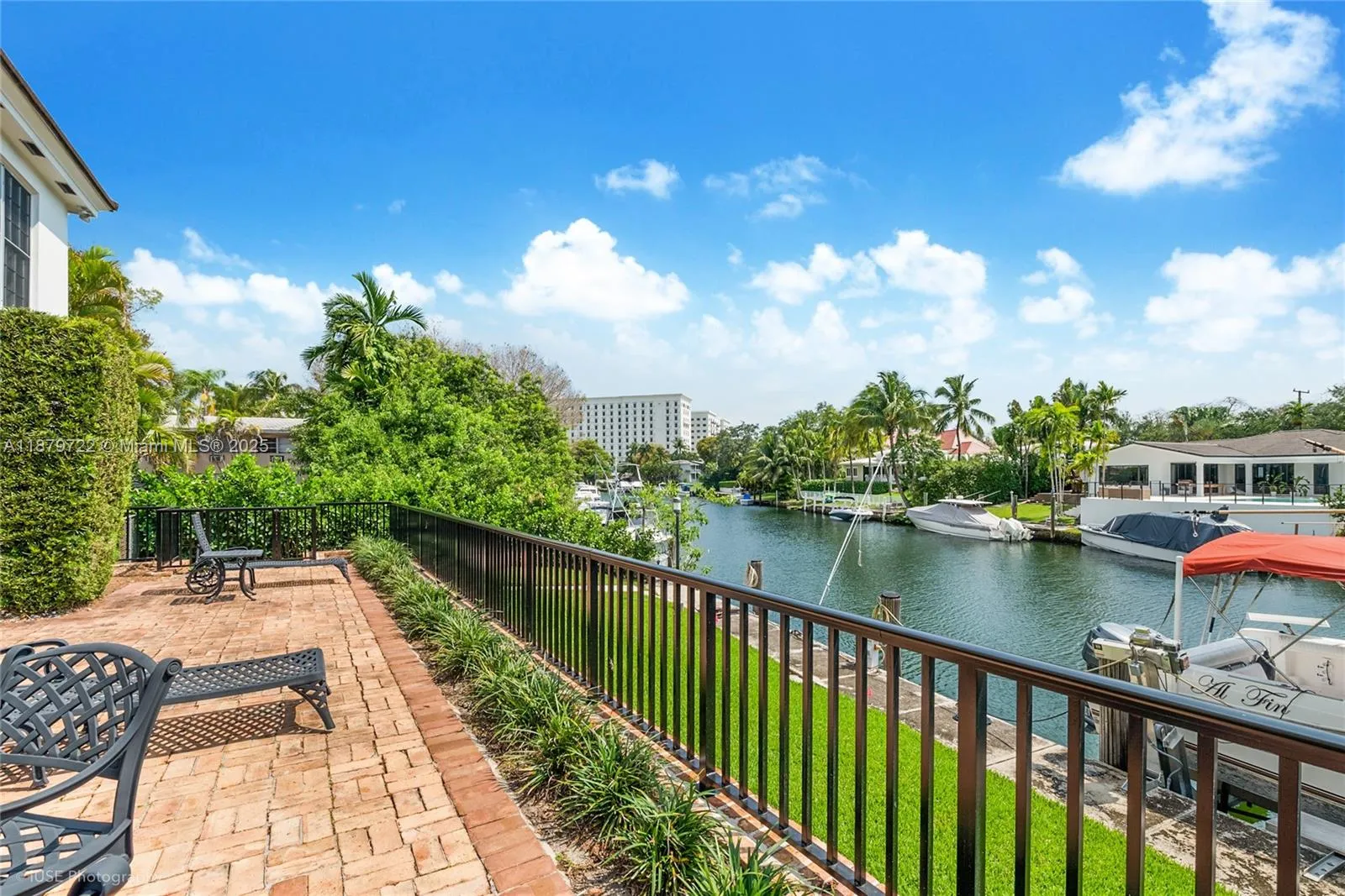 1265 S Alhambra Cir, Coral Gables FL 33146
