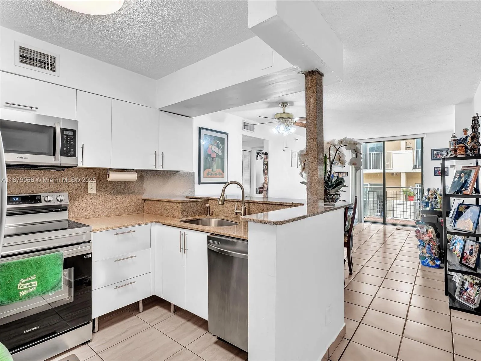 2 bedroom 1 bath for sale at 546 SW 1st St # 607, Miami FL 33130