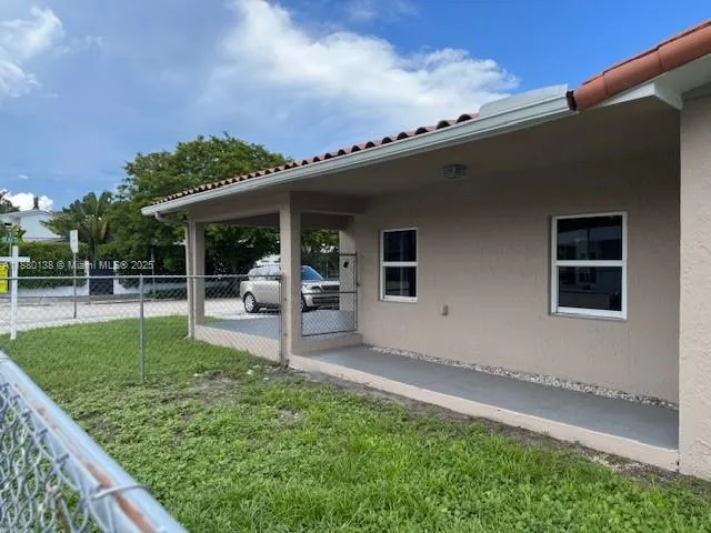 200 NE 44th St, Miami FL 33137