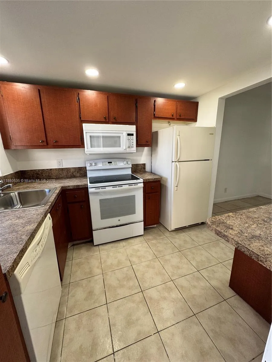 1 bedroom 1 bath for sale at 1701 NW 46th Ave # 105, Lauderhill FL 33313