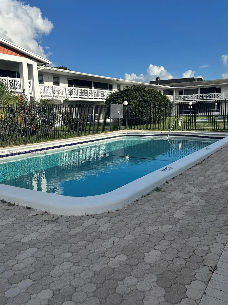 1701 NW 46th Ave # 105, Lauderhill FL 33313