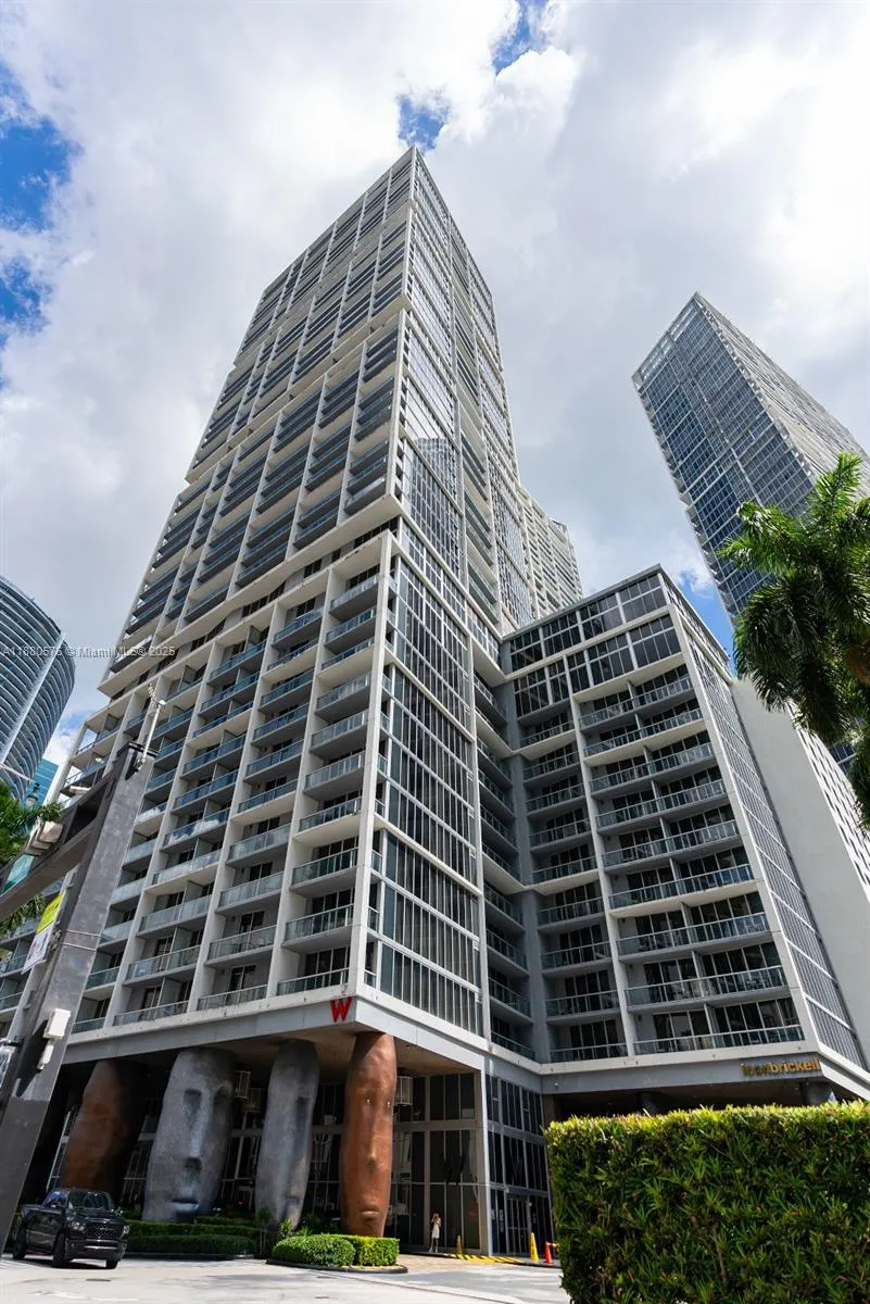 3 bedroom 2 bath for sale at 495 Brickell Ave # 2102, Miami FL 33131