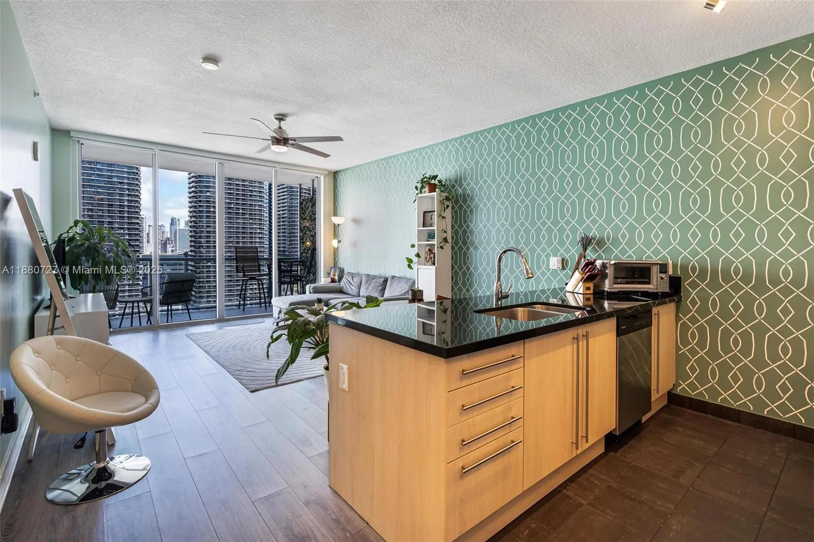 1 bedroom 1 bath for sale at 1111 SW 1st Ave, Miami FL 33130