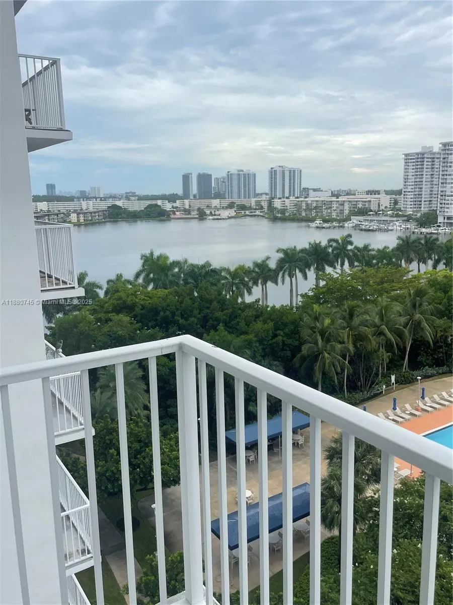 2851 NE 183rd St # 906E, Aventura FL 33160