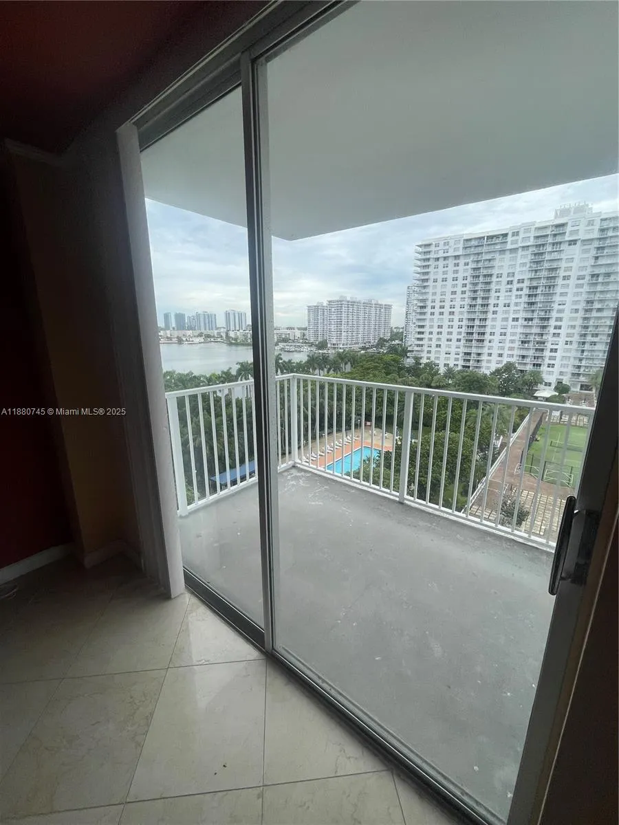 2851 NE 183rd St # 906E, Aventura FL 33160