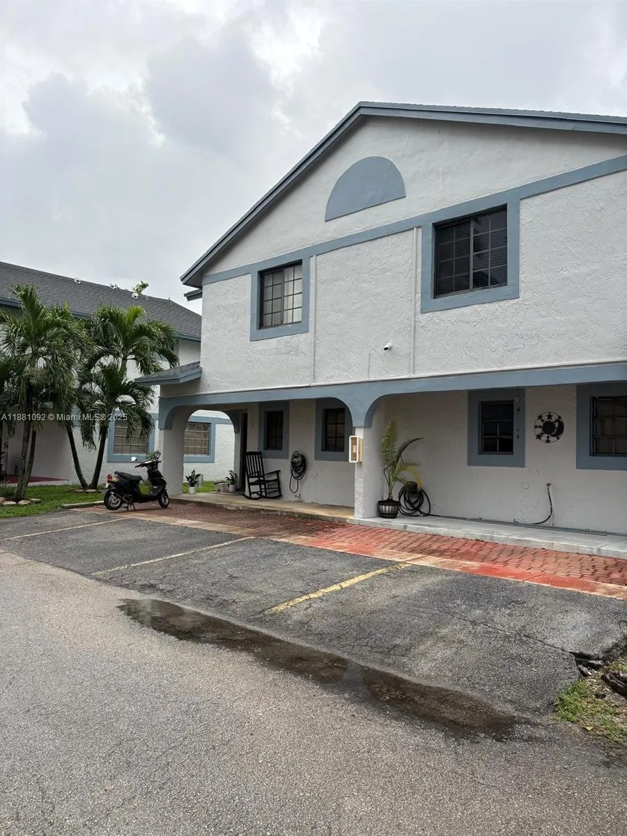 1405 SW 122nd Ave # 13, Miami FL 33184