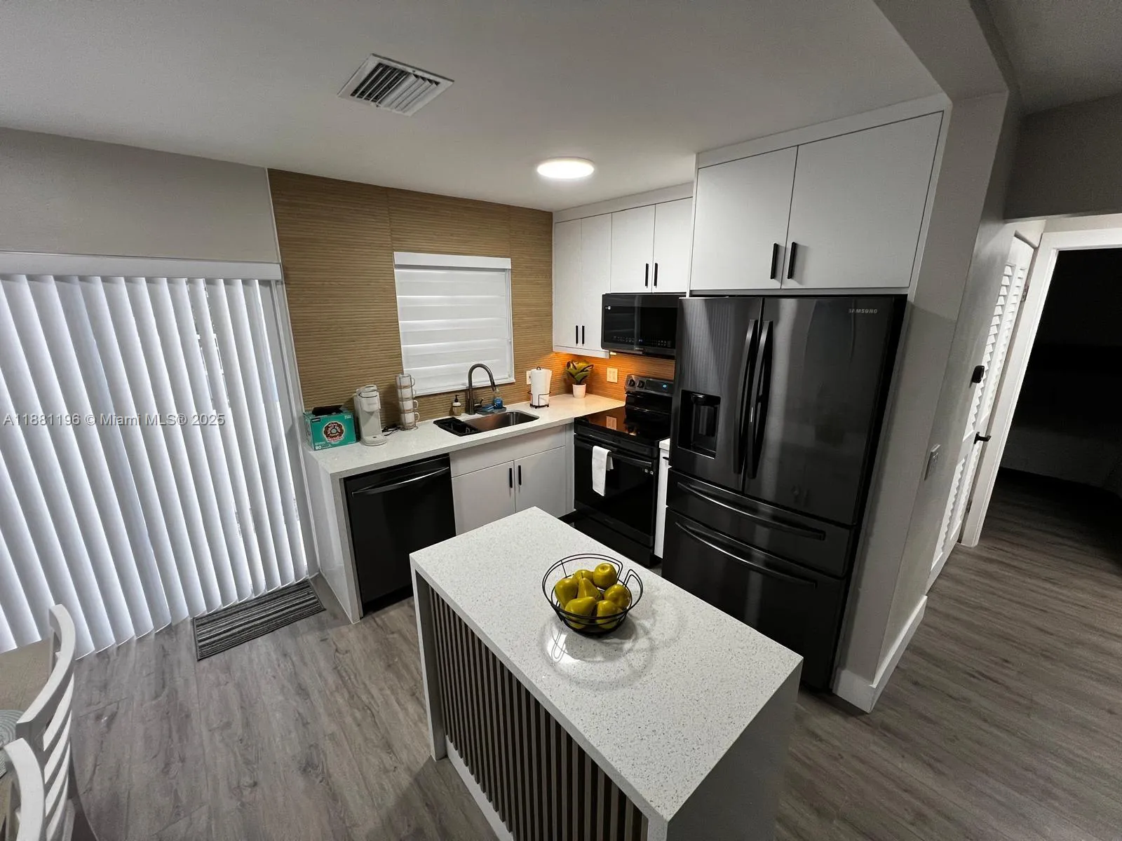 222 SW 8th St # A, Dania Beach FL 33004