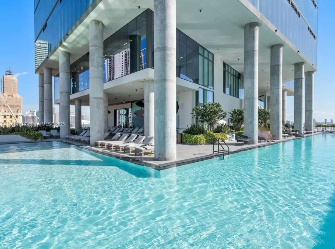 1 bath for sale at 398 NE 5th St # 4004, Miami FL 33132