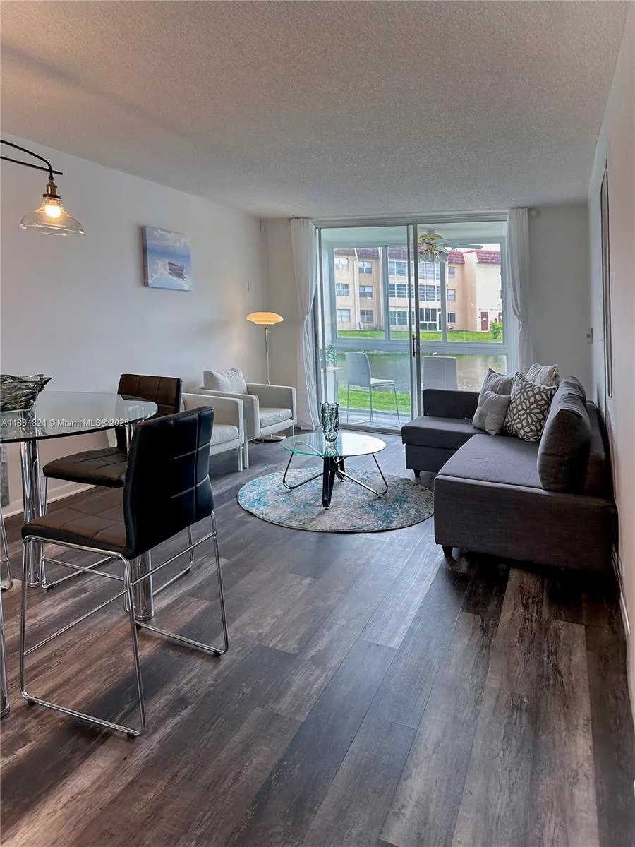 8881 Sunrise Lakes Blvd # 108, Sunrise FL 33322