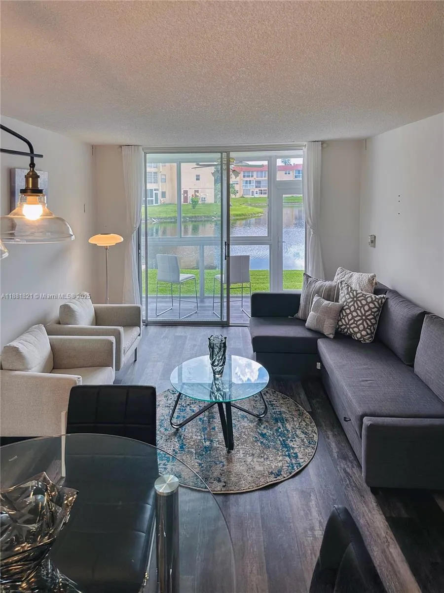 8881 Sunrise Lakes Blvd # 108, Sunrise FL 33322