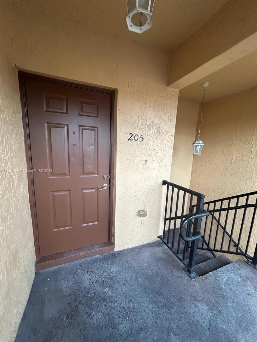 1650 NE 33rd Ave # 7, Homestead FL 33033