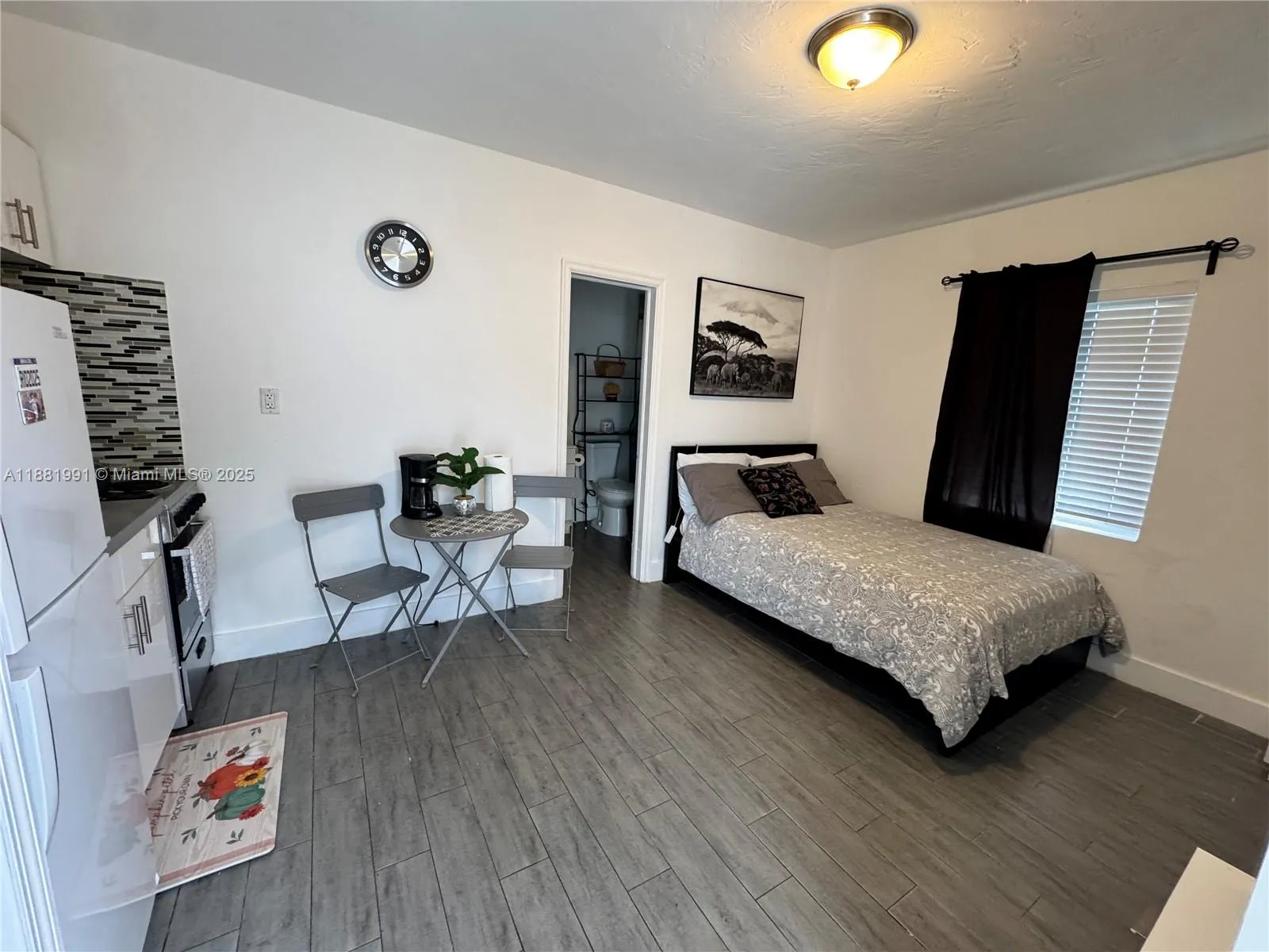 1 bedroom 1 bath for rent at 2305 Monroe St # 1, Hollywood FL 33020