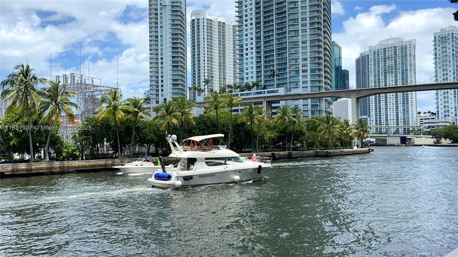 1 bedroom 1 bath for sale at 185 SW 7th St # 3704, Miami FL 33130