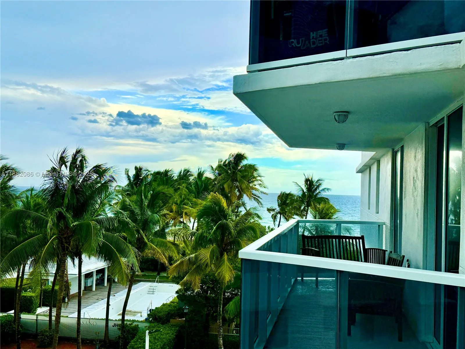 1 bedroom 2 bath for sale at 2401 Collins Ave # 611, Miami Beach FL 33140