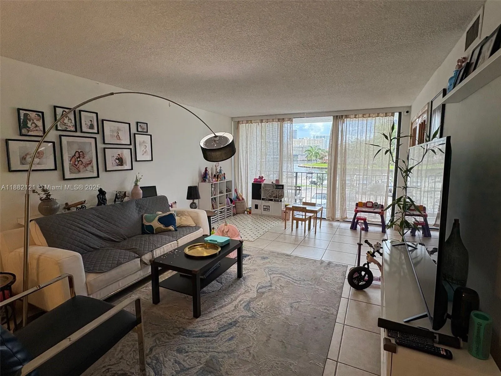 200 Leslie Dr # 228, Hallandale Beach FL 33009