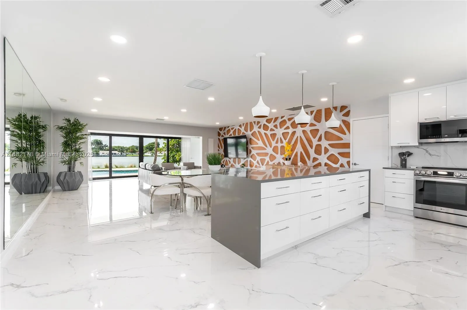 21230 NE 25th Ct, Miami FL 33180