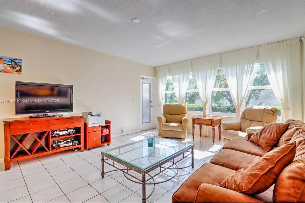 1 bedroom 1 bath for sale at 850 NE 12th Ave # 210, Hallandale Beach FL 33009