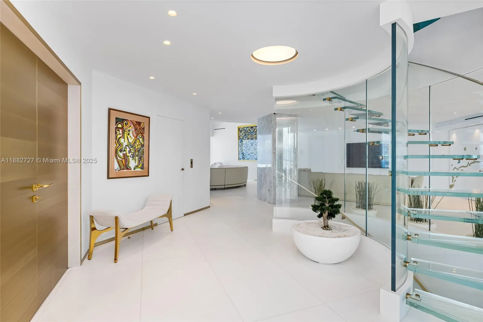 300 S Pointe Dr # 5, Miami Beach FL 33139