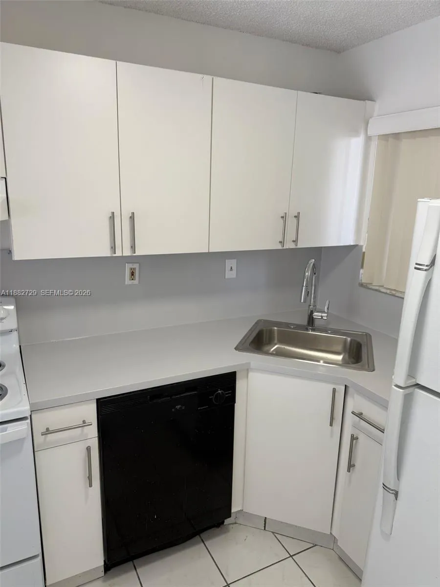 2680 W 76 Street # 204, Hialeah FL 33016
