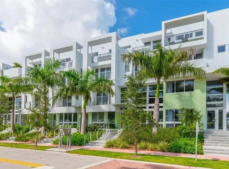 4 bedroom 4 bath for sale at 89 N Shore Dr, Miami Beach FL 33141