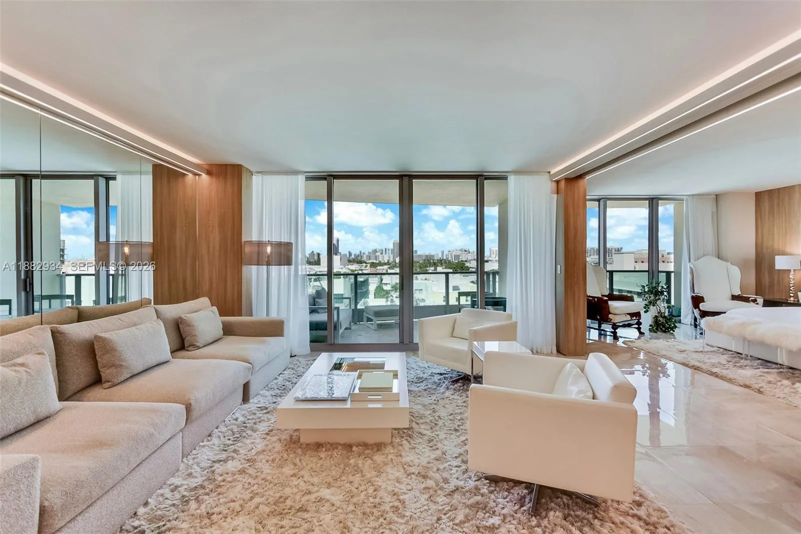 1 bedroom 2 bath for sale at 1455 Ocean Dr # 811, Miami Beach FL 33139